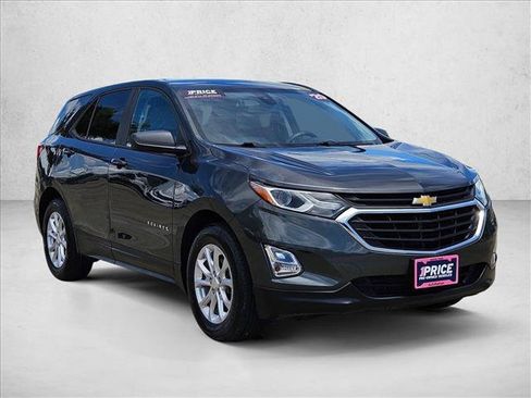 Used 2020 Chevrolet Equinox LS w/ LS Convenience Package FWD image 3