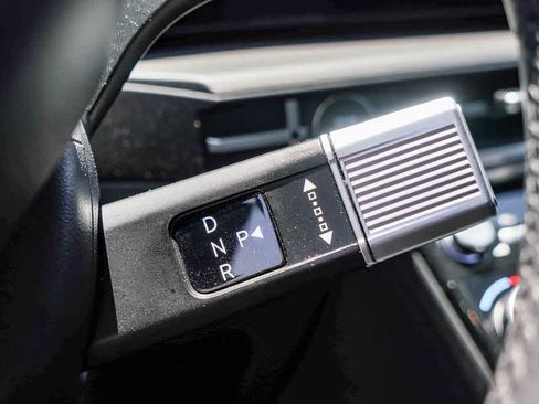 Used 2025 Hyundai Santa Fe SEL FWD image 18