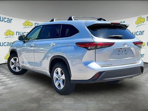 Used 2023 Toyota Highlander LE FWD image 4