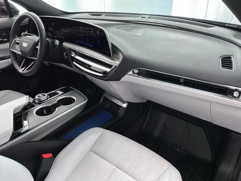 Used 2024 Cadillac Lyriq Luxury AWD/4WD image 34