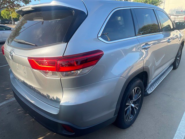 Used 2018 Toyota Highlander LE FWD image 8