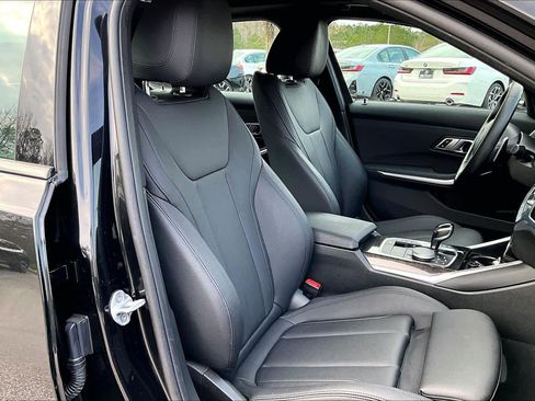 Used 2021 BMW 330i Sedan w/ M Sport Package image 9
