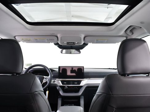 New 2025 Ford Explorer Active w/ Active Comfort Package image 17