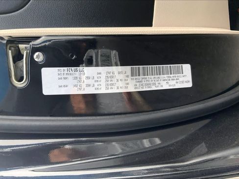 Used 2019 Chrysler Pacifica Touring-L image 35