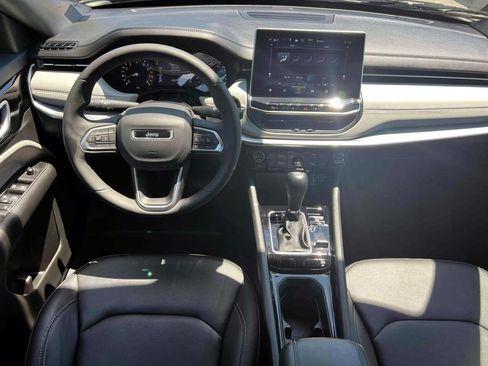 Certified 2025 Jeep Compass Limited AWD/4WD image 12