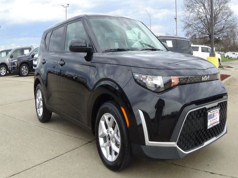 Used 2025 Kia Soul LX w/ LX Technology Package image 4