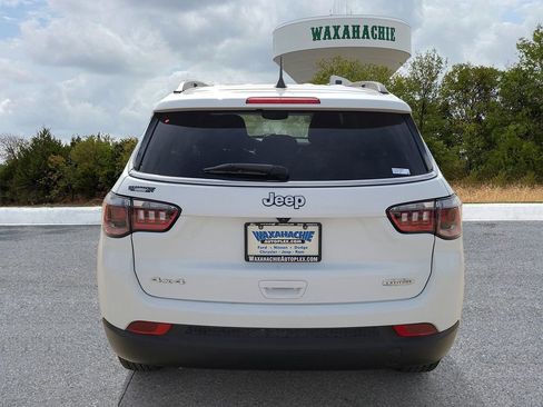 Used 2024 Jeep Compass Latitude image 4