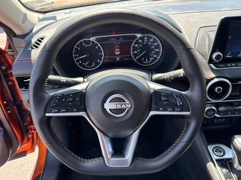 Used 2025 Nissan Sentra SR FWD image 14