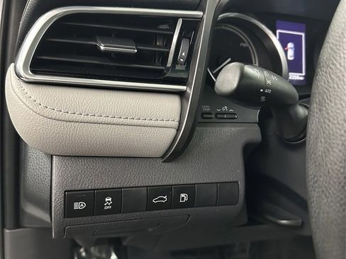 Used 2018 Toyota Camry LE image 14