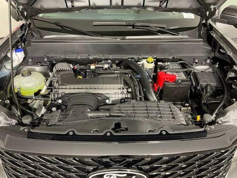 New 2025 Ford Maverick Lariat w/ Black Appearance Package image 9