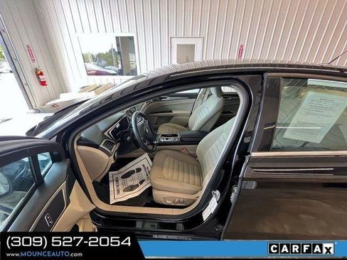 Used 2017 Ford Fusion SE FWD image 16