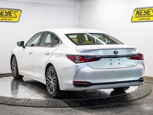 Used 2025 Lexus ES 300h w/ Premium Package FWD image 2