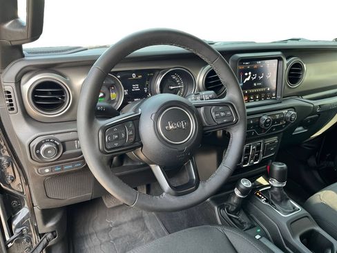 Used 2023 Jeep Wrangler Unlimited w/ Sun & Screen Package AWD/4WD image 12