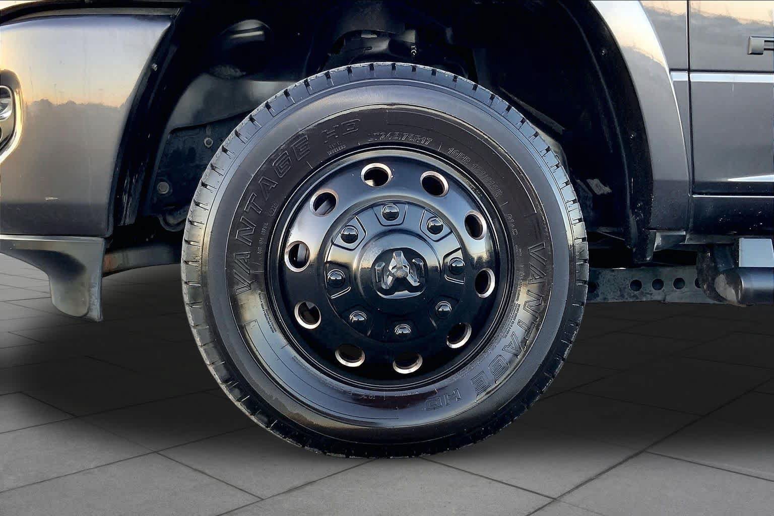 Used 2022 RAM 3500 Laramie w/ Night Edition AWD/4WD image 11