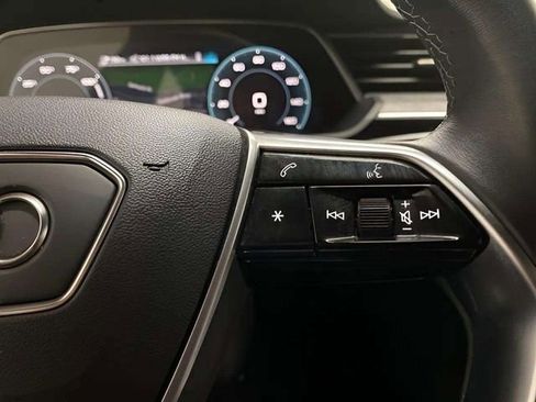 Used 2022 Audi e-tron Premium Plus w/ Premium Plus Package image 48