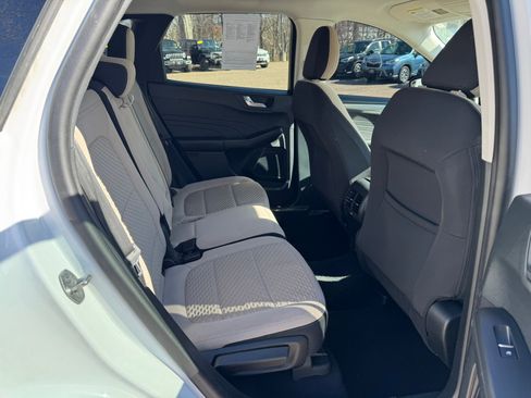 Used 2021 Ford Escape SE w/ SE Sport Appearance Package image 12