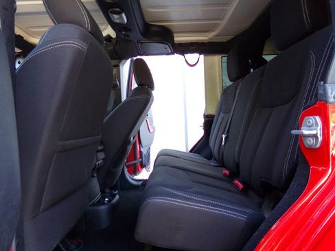 Used 2016 Jeep Wrangler Unlimited Sahara w/ Connectivity Group image 20