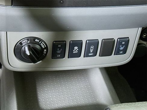 Used 2019 Nissan Frontier SL image 12