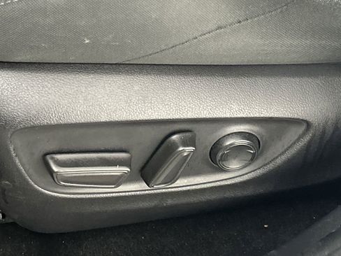 Used 2023 Toyota Venza LE image 19