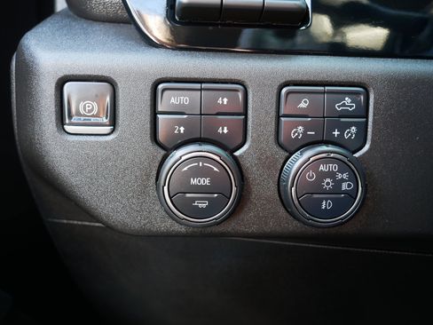 Certified 2025 Chevrolet Silverado 1500 LTZ image 26