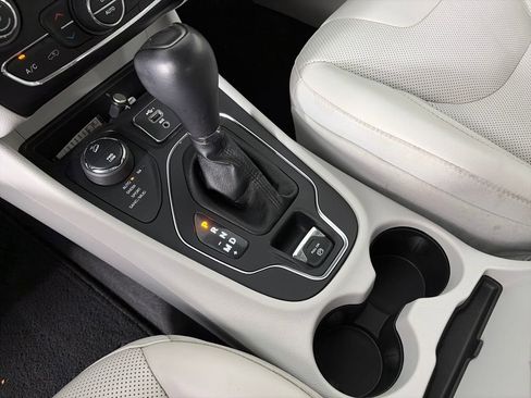 Used 2021 Jeep Cherokee Latitude Lux w/ Comfort/Convenience Group image 22