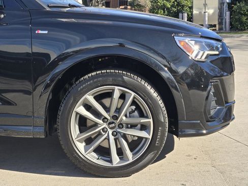 Certified 2025 Audi Q3 2.0T Premium w/ Convenience Package image 11