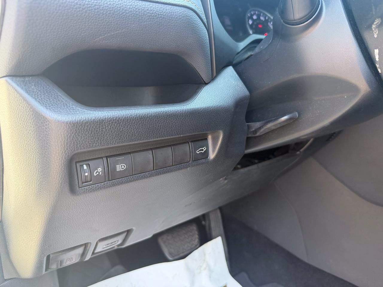 Used 2020 Toyota RAV4 XLE Premium FWD image 21