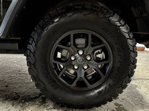 Used 2024 Jeep Wrangler Willys image 25