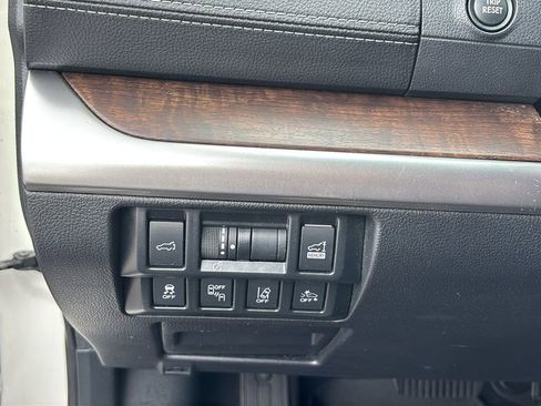 Used 2018 Subaru Outback 3.6R Limited AWD/4WD image 15