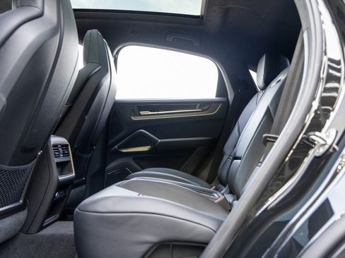 Certified 2025 Porsche Cayenne GTS image 45