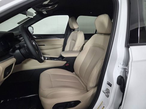 New 2026 Jeep Grand Cherokee Limited RWD image 9