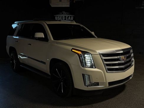 Used 2015 Cadillac Escalade Luxury AWD/4WD image 8