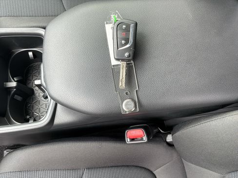 Used 2025 Toyota RAV4 LE AWD/4WD image 35