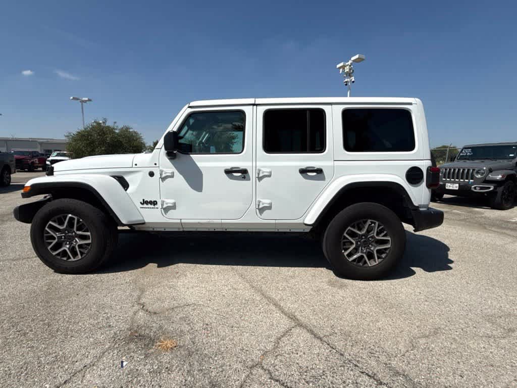 Used 2025 Jeep Wrangler Unlimited Sahara AWD/4WD image 2