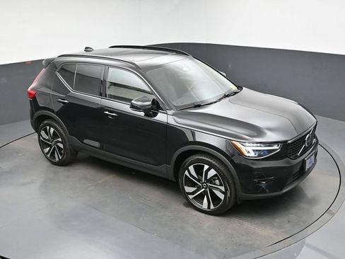 Used 2023 Volvo XC40 B5 Plus w/ Protection Package Premier AWD/4WD image 18