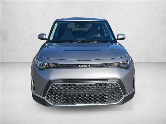 Used 2025 Kia Soul LX w/ LX Technology Package FWD image 2