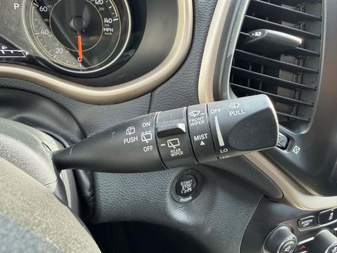 Used 2016 Jeep Cherokee Limited AWD/4WD image 27
