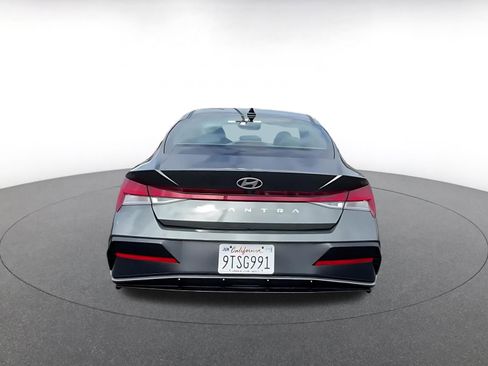 Used 2025 Hyundai Elantra SEL image 12