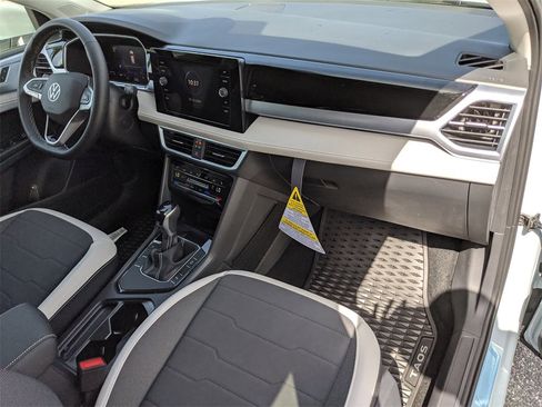 Used 2025 Volkswagen Taos SE image 17