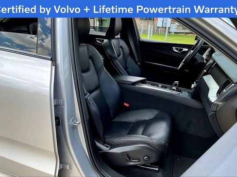Used 2025 Volvo XC60 B5 Plus image 9