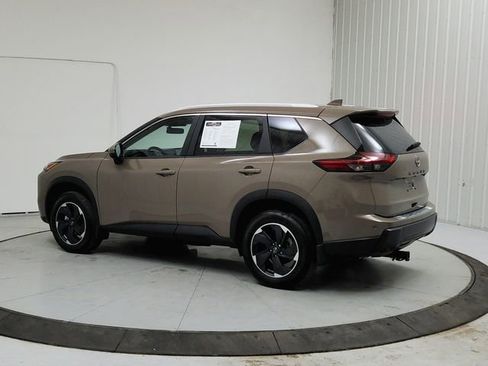 Used 2025 Nissan Rogue SV w/ SV Premium Package FWD image 5
