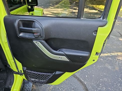 Used 2017 Jeep Wrangler Unlimited Sahara AWD/4WD image 16