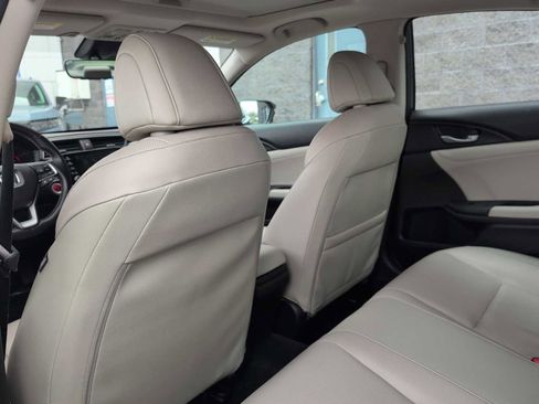 Used 2019 Honda Insight Touring image 18