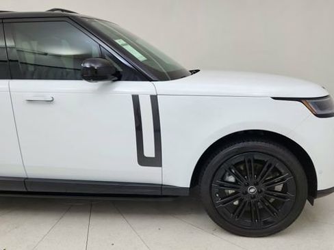 Used 2025 Land Rover Range Rover SE image 7