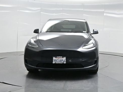 Used 2025 Tesla Model Y Long Range AWD/4WD image 3