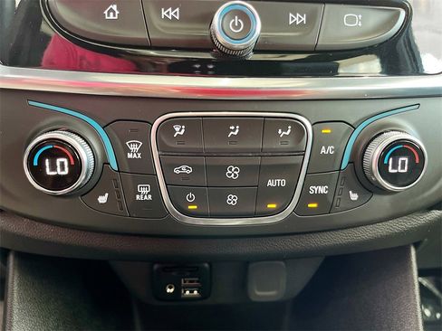 Used 2023 Chevrolet Traverse RS image 16