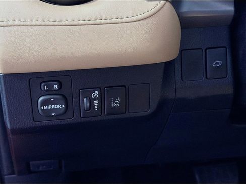 Used 2016 Toyota RAV4 Limited w/ Advanced Technology Package FWD image 11
