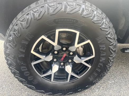 Used 2023 GMC Canyon AT4X AWD/4WD image 4