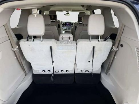 Used 2017 Chrysler Pacifica Touring-L Plus w/ Tire & Wheel Group image 6