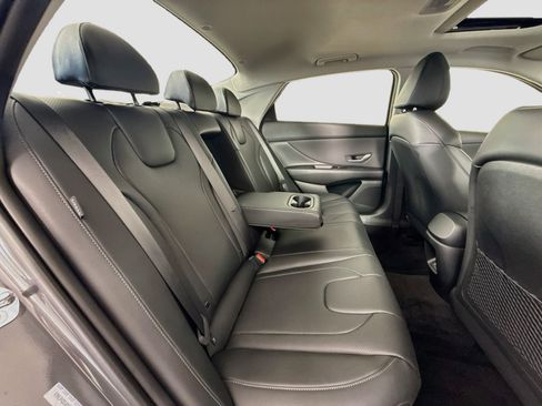 Used 2025 Hyundai Elantra Limited FWD image 29
